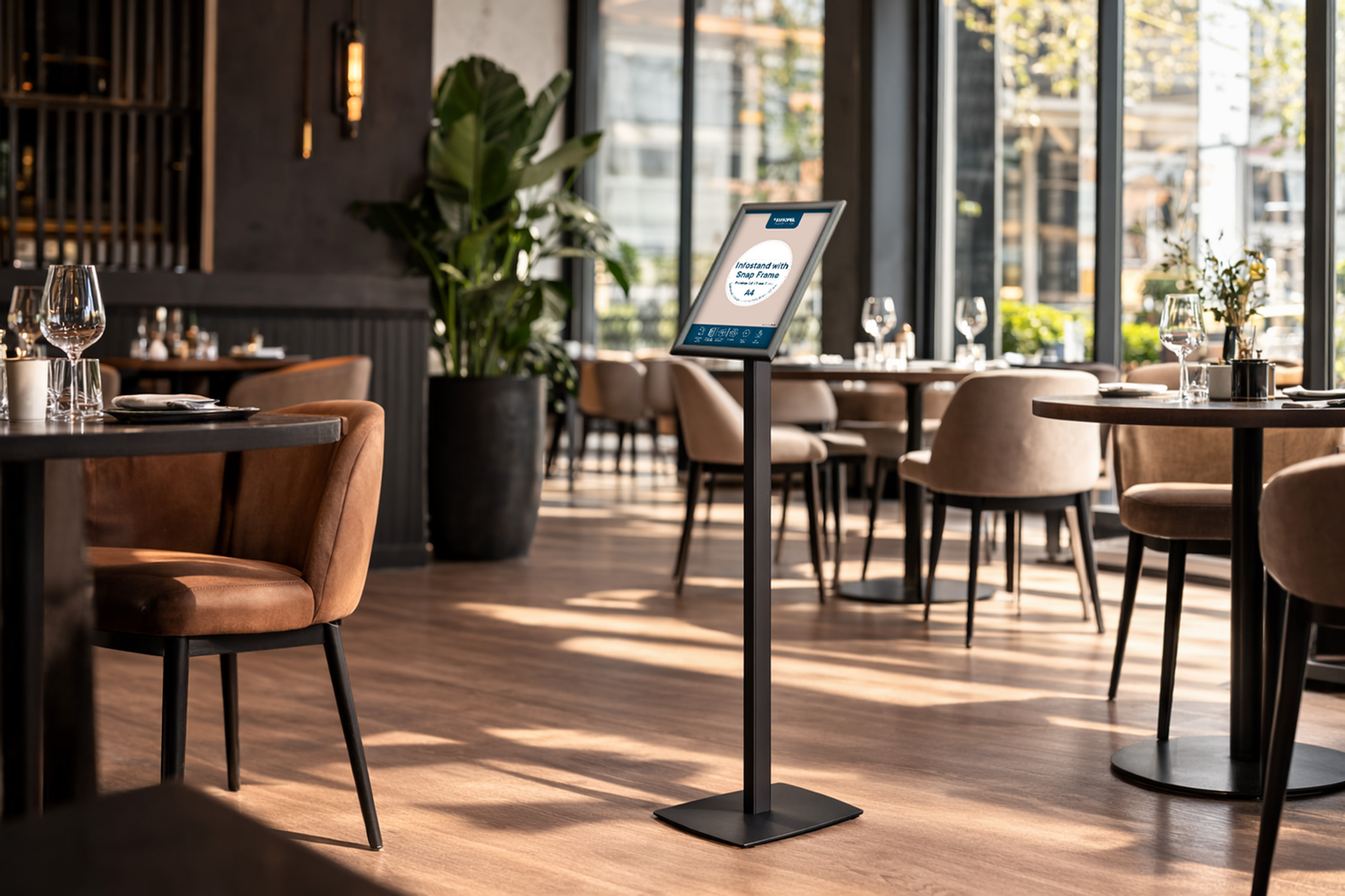 Europel Infostandaard Premium met A4 Kliklijst 25 mm Zwart